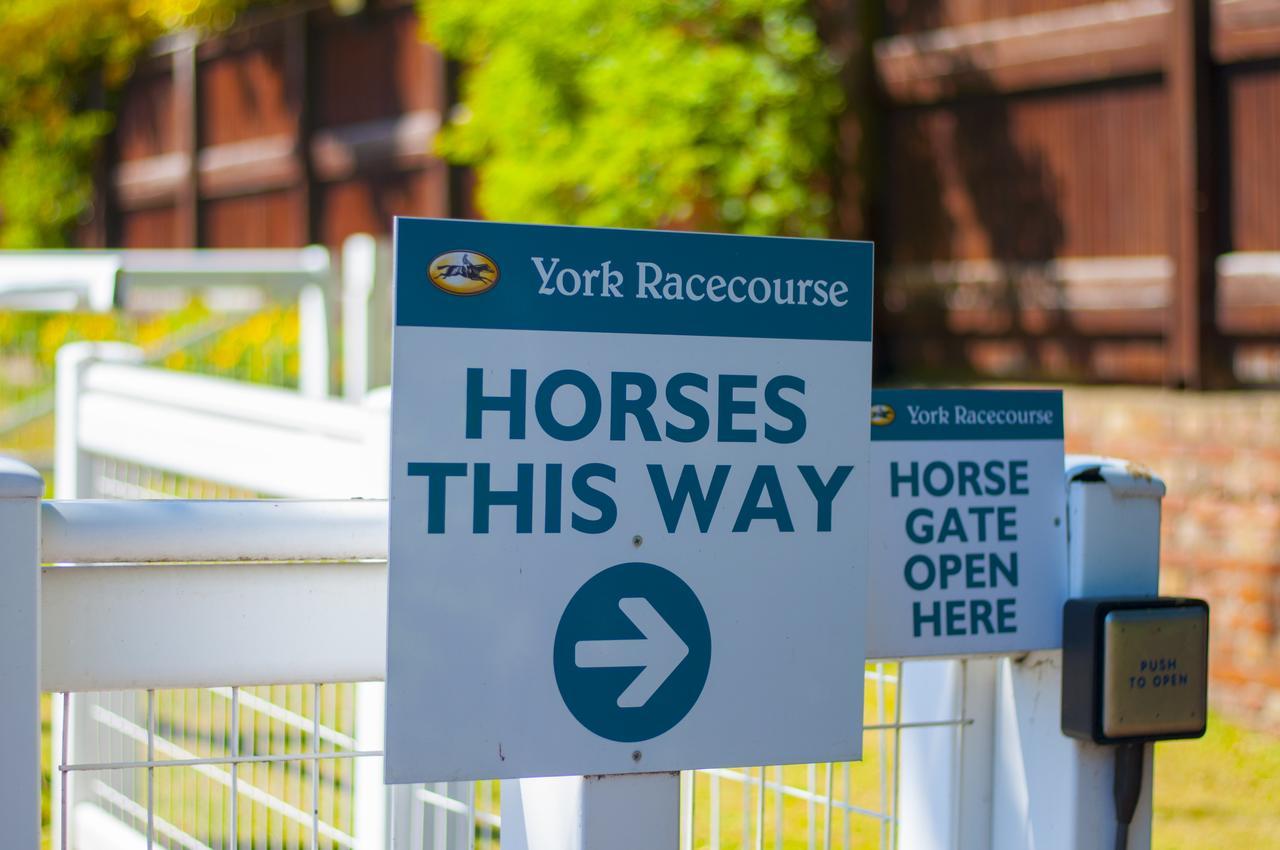 מלון Stableside At York Racecourse מראה חיצוני תמונה